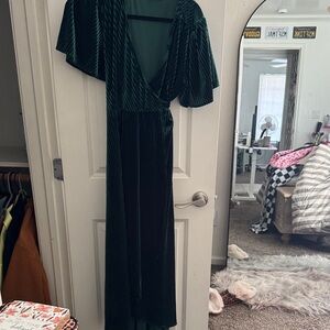 Simplee Apparel Emerald Green Velvet Maxi Dress